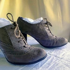 Fioni Brown Suede Ankle Booties 8.5